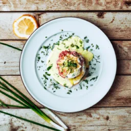 Lohi ja parsa hollandaise-kastikkeella